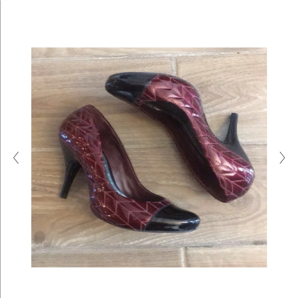 BCBGIRLS Elaine Qlt Pat Pump